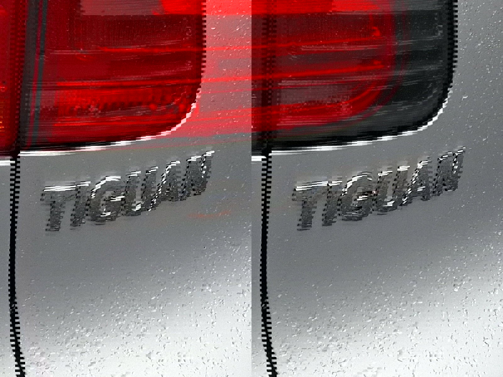 Used 2013 Volkswagen Tiguan S image 28