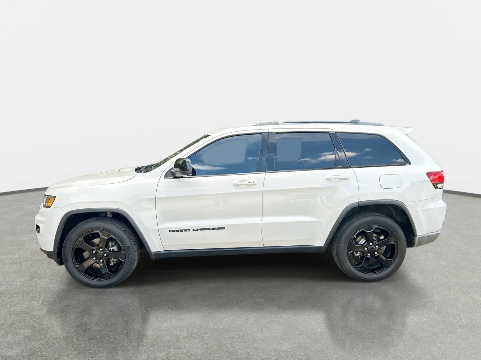 Used 2019 Jeep Grand Cherokee Laredo RWD image 4