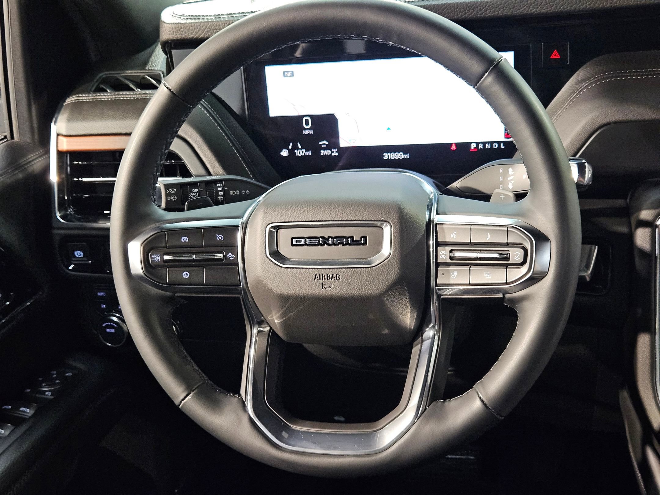 Used 2025 GMC Yukon XL Denali AWD/4WD image 27