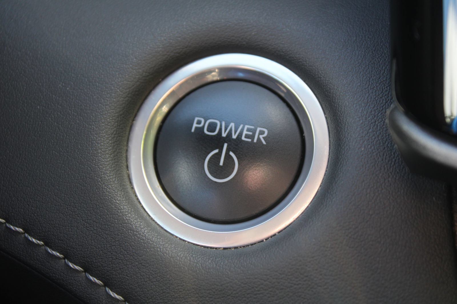 Used 2024 Toyota Highlander LE FWD image 37