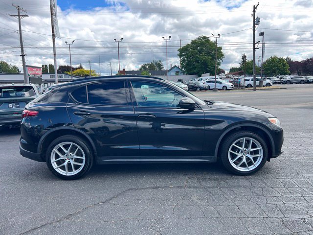 Used 2019 Alfa Romeo Stelvio Ti Sport w/ Quick Order Package 22S Sport AWD/4WD image 8