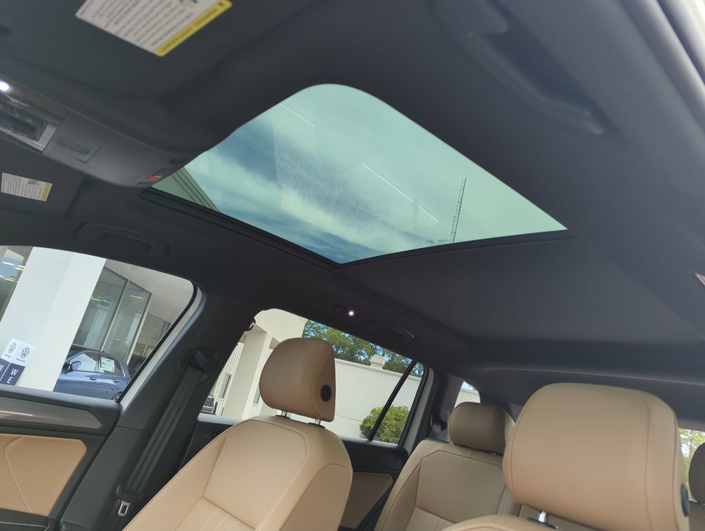 Certified 2024 Volkswagen Tiguan SE w/ Panoramic Sunroof Package FWD image 28