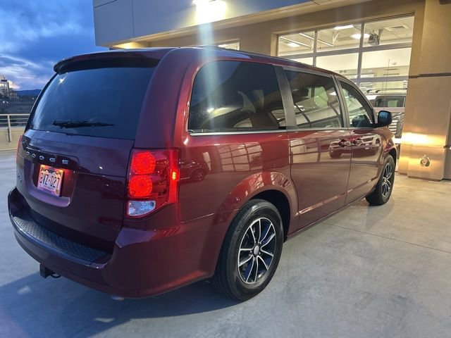 Used 2019 Dodge Grand Caravan SE image 3