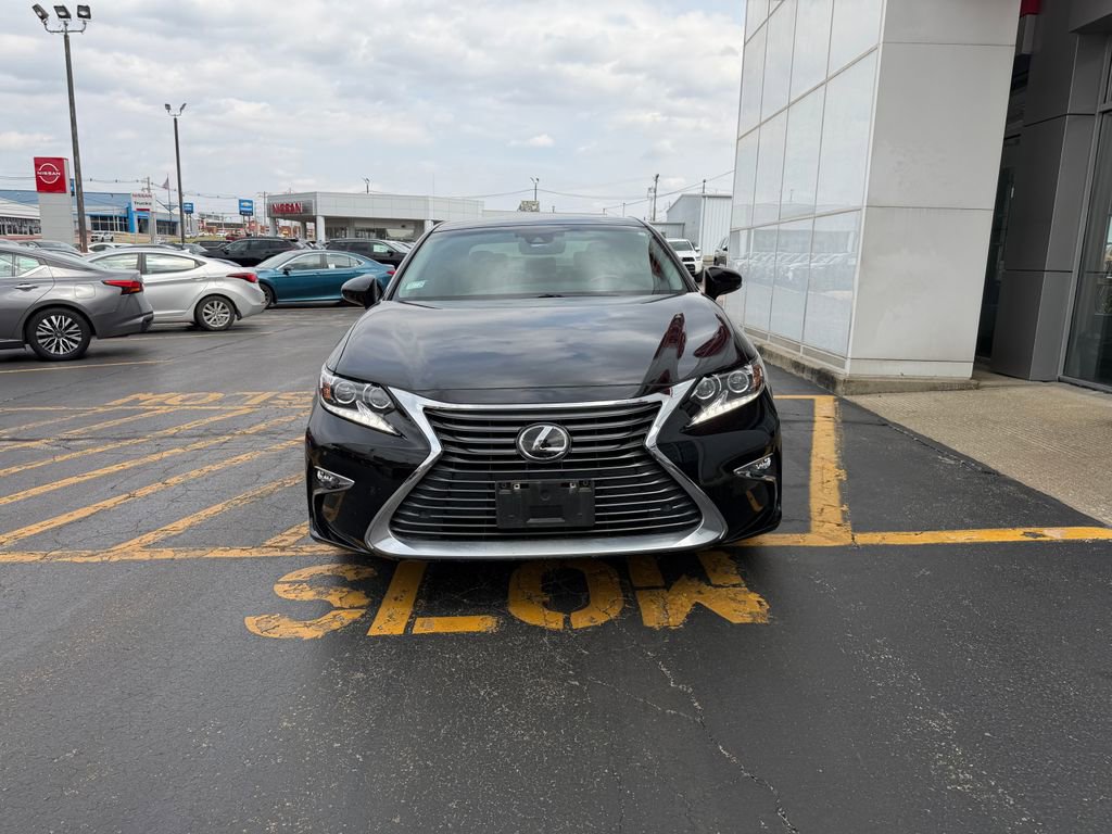 Used 2018 Lexus ES 350 w/ Ultra Luxury Package image 2