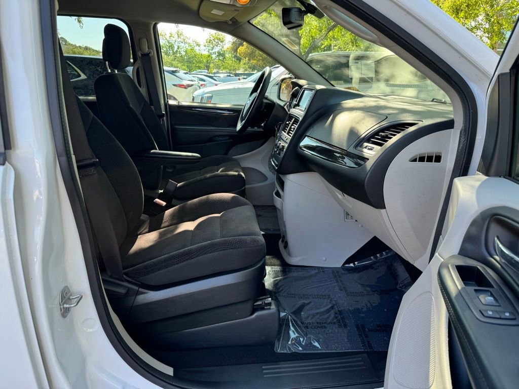 Used 2018 Dodge Grand Caravan SE w/ UConnect Hands-Free Group FWD image 7