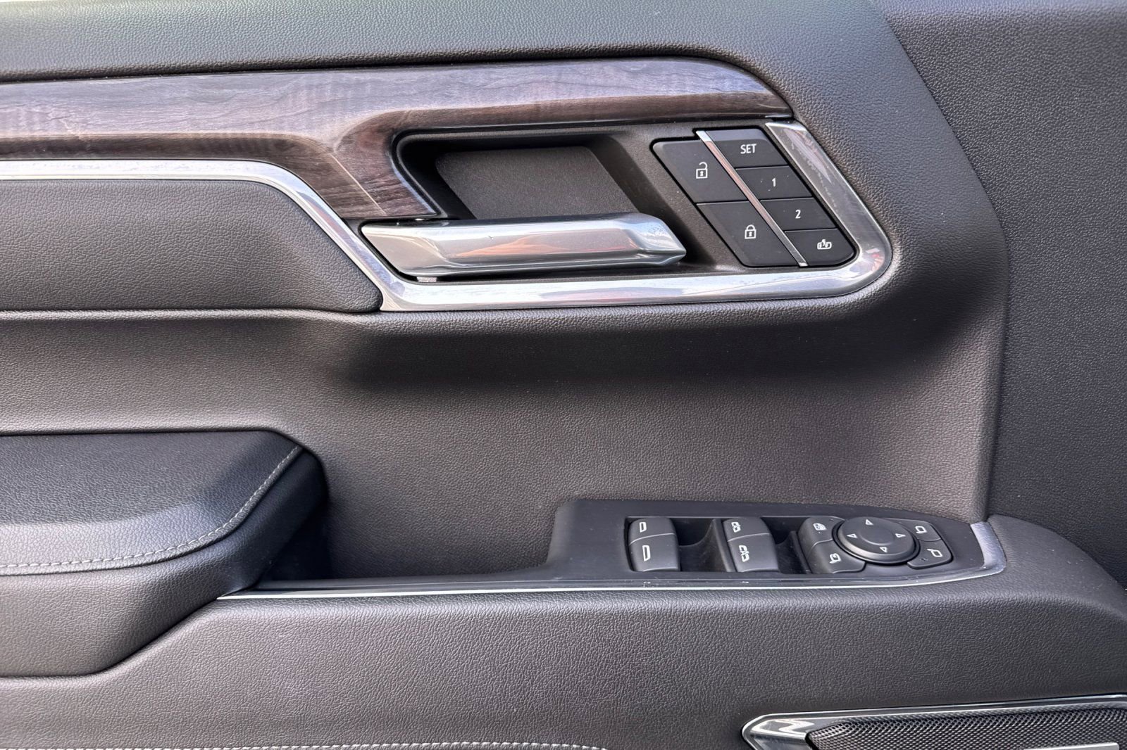 Used 2023 Chevrolet Silverado 1500 LTZ image 10