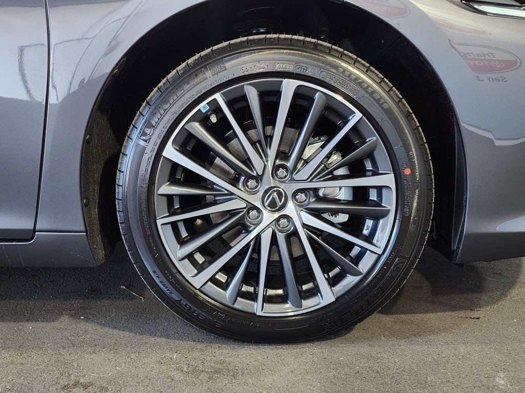 New 2025 Lexus ES 350 w/ Premium Package image 4