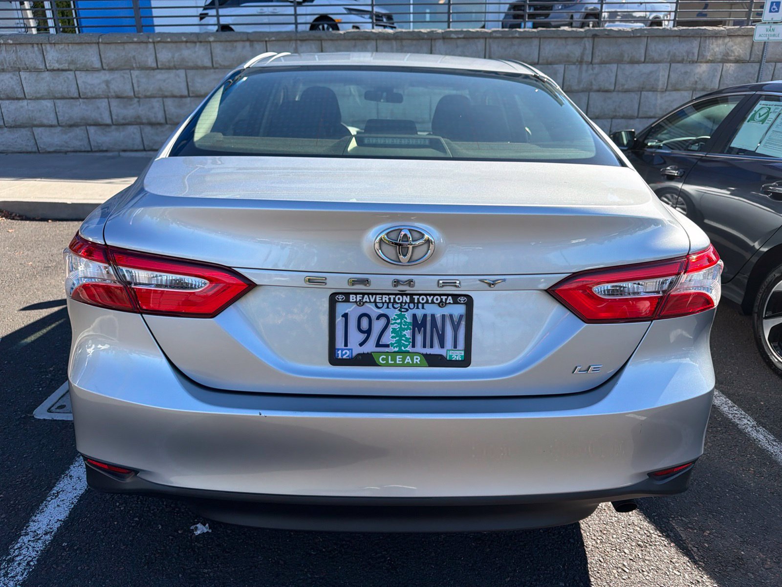 Used 2018 Toyota Camry LE FWD image 5