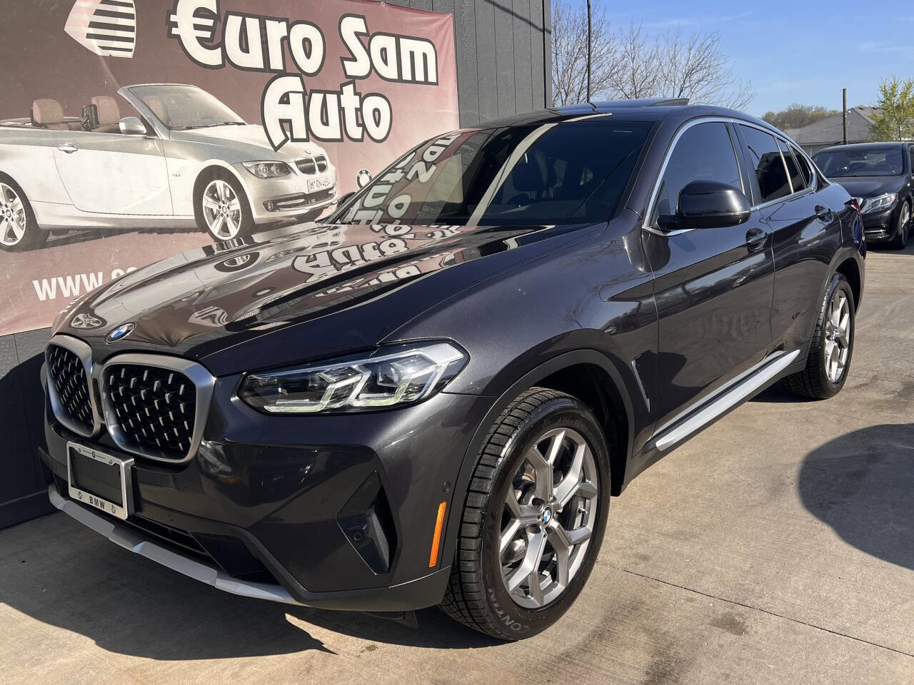 Used 2022 BMW X4 xDrive30i w/ Parking Assistance Package image 2