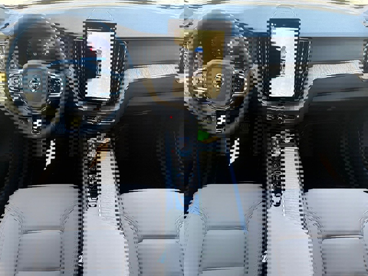 New 2026 Volvo XC60 B5 Plus w/ Protection Package Premier image 9