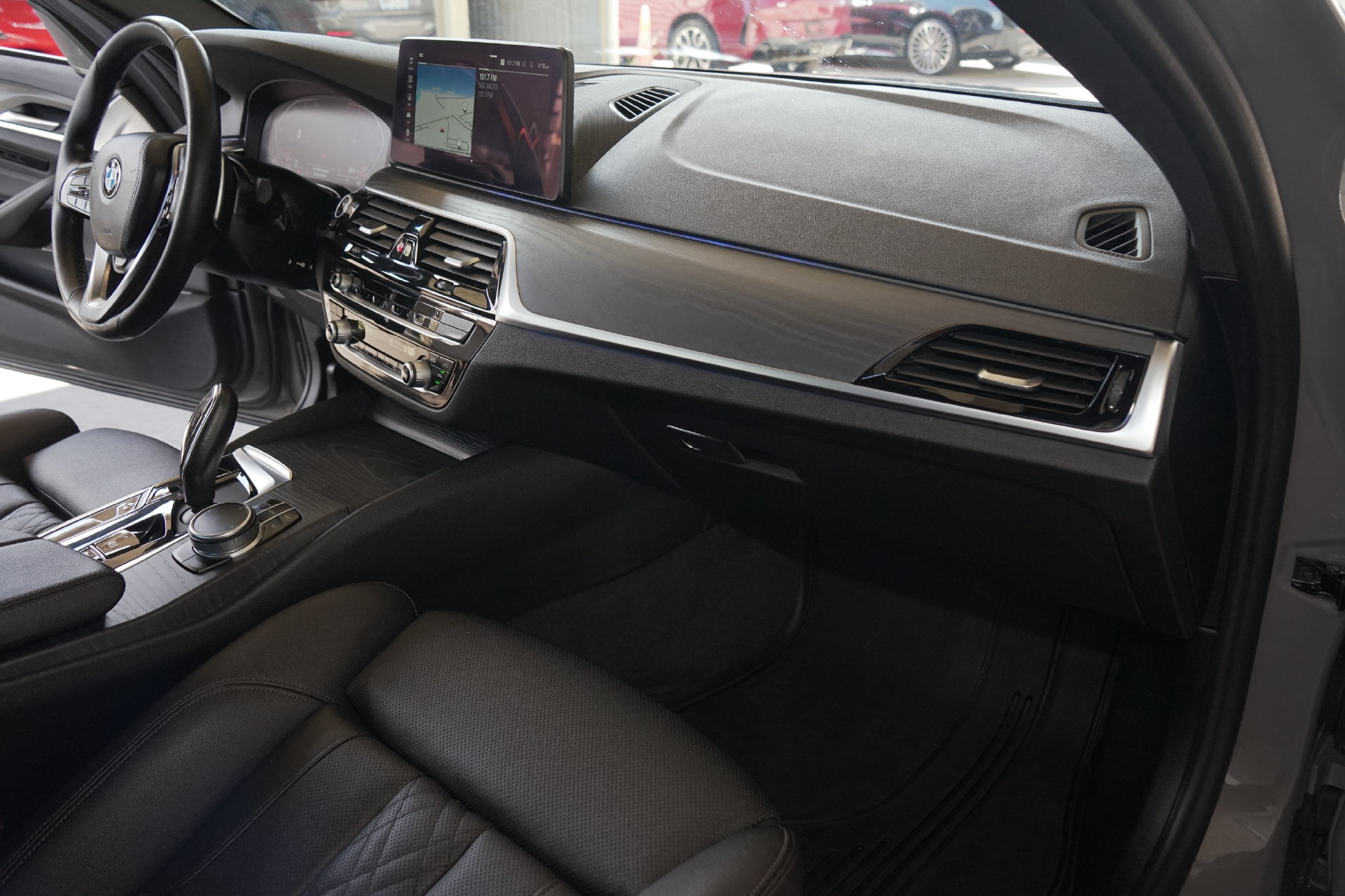 Used 2021 BMW 530i xDrive w/ Premium Package AWD/4WD image 5