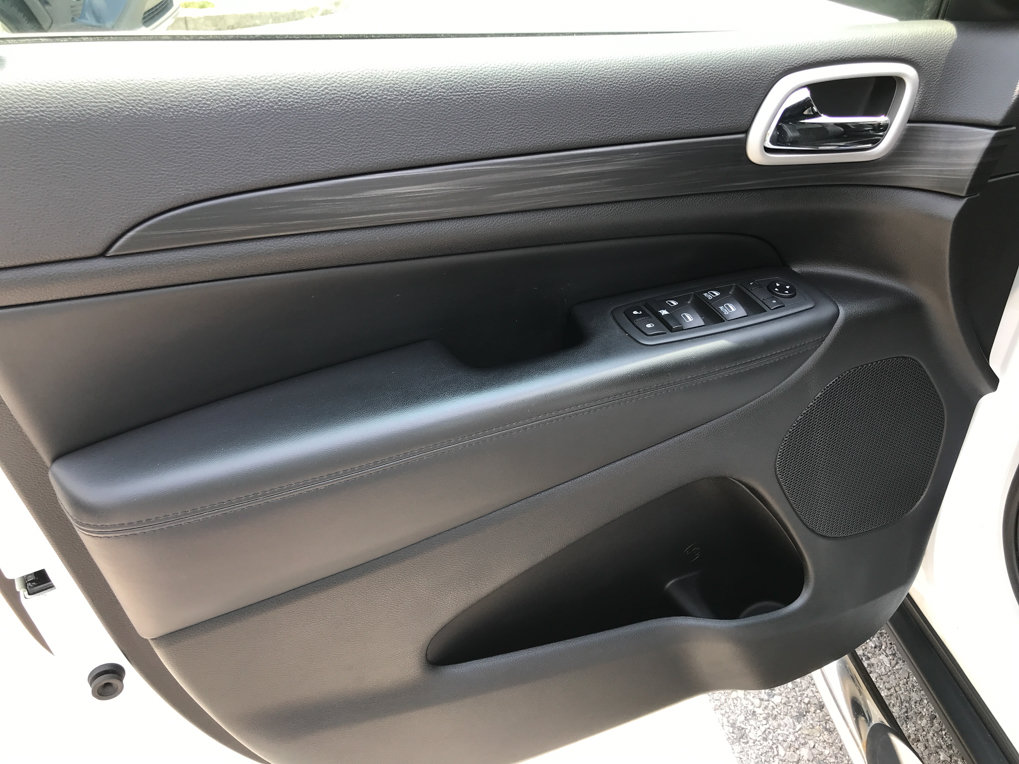Used 2020 Jeep Grand Cherokee Laredo w/ Laredo X Package AWD/4WD image 13