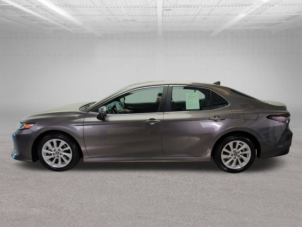 Used 2021 Toyota Camry LE FWD image 5