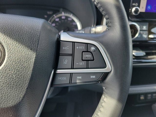 Used 2023 Toyota Highlander LE AWD/4WD image 20