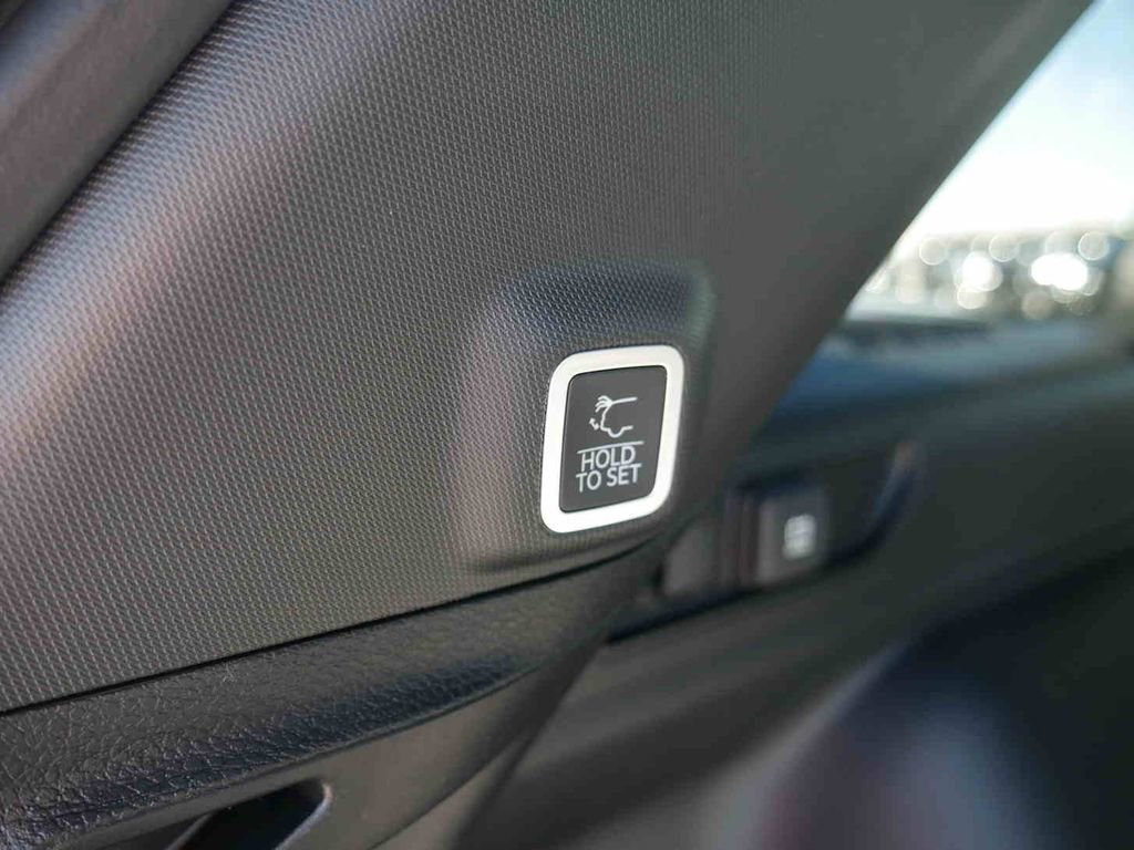 New 2025 Jeep Grand Cherokee Limited w/ Luxury Tech Group II image 8