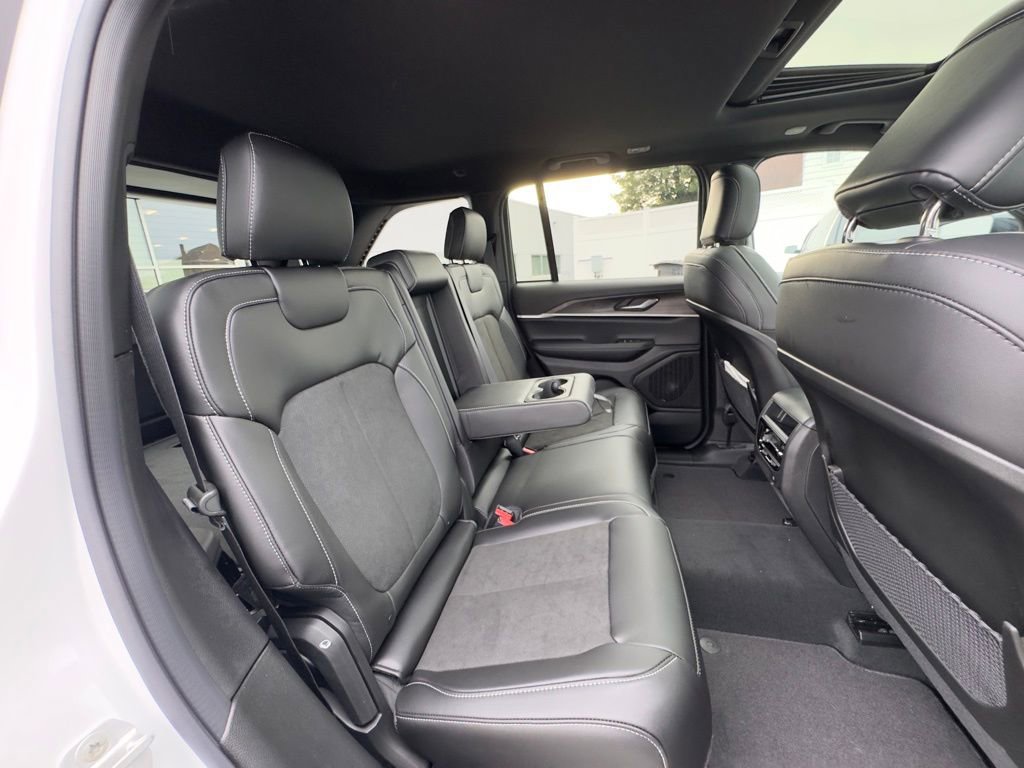 New 2026 Jeep Grand Cherokee Altitude image 22