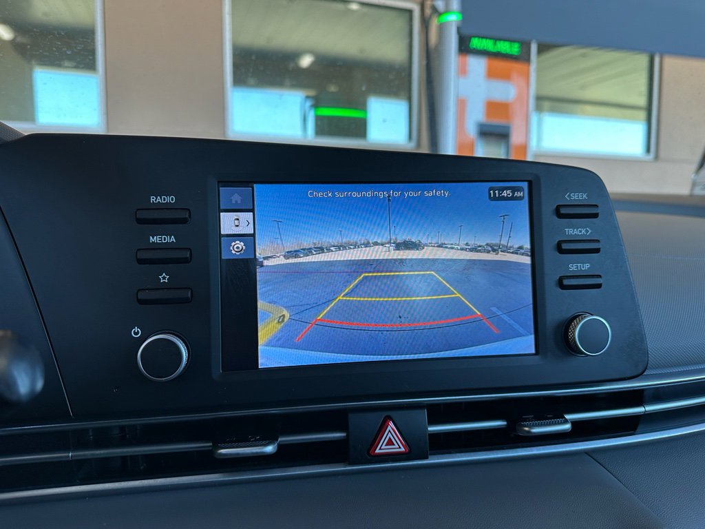 Used 2025 Hyundai Elantra SE image 19