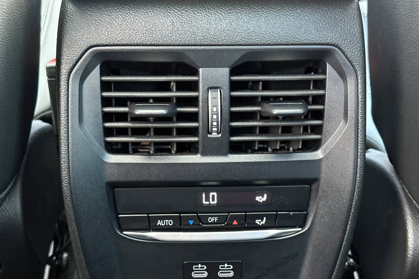 Used 2025 BMW 330i Sedan w/ Convenience Package image 16