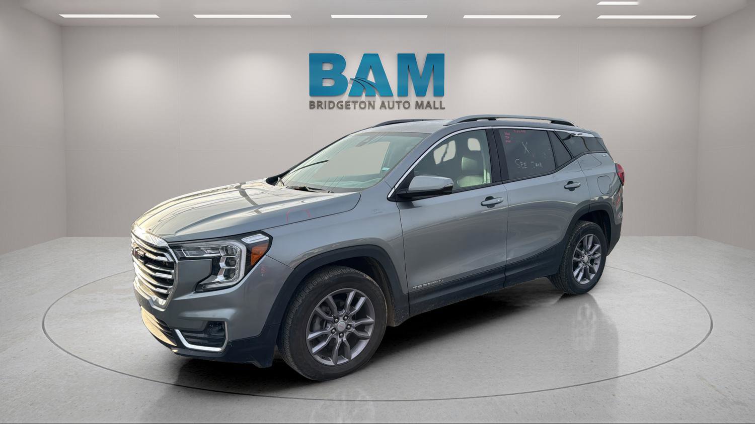 Used 2023 GMC Terrain SLT image 3