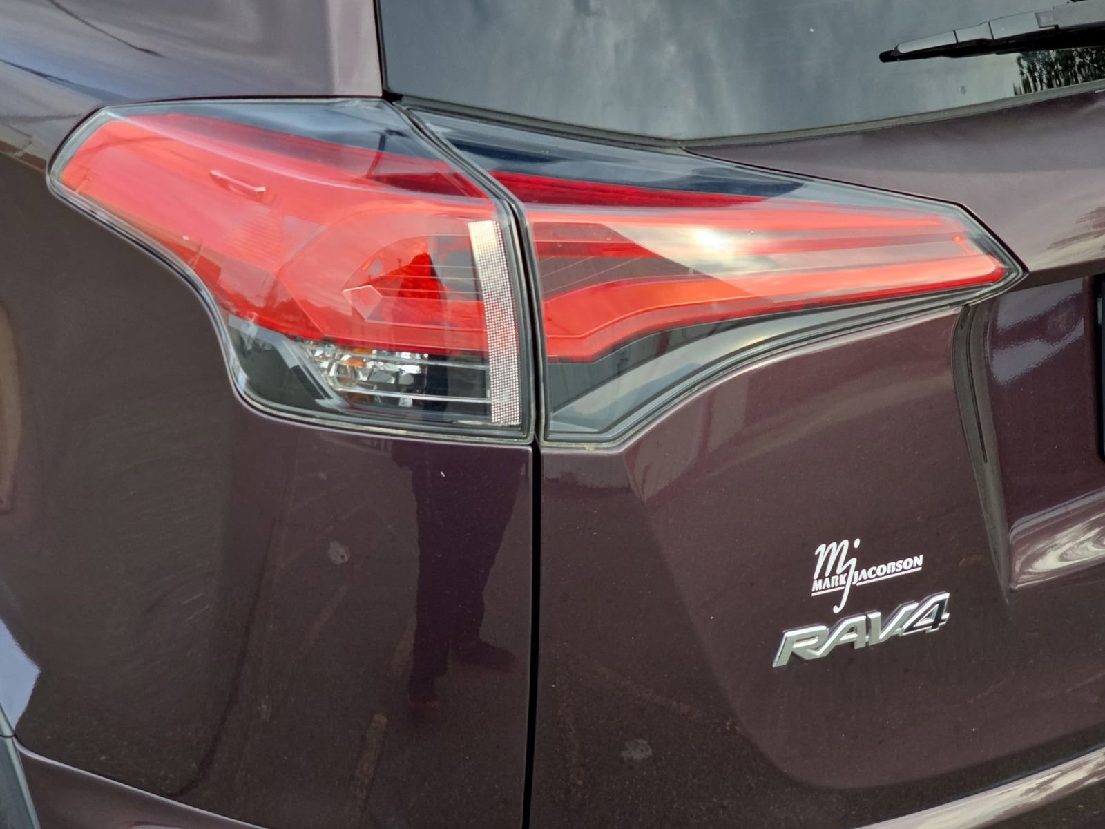 Used 2018 Toyota RAV4 XLE w/ Plus Extra Value Package image 39