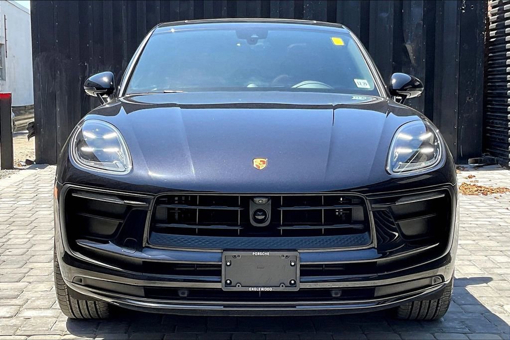 Certified 2025 Porsche Macan image 8