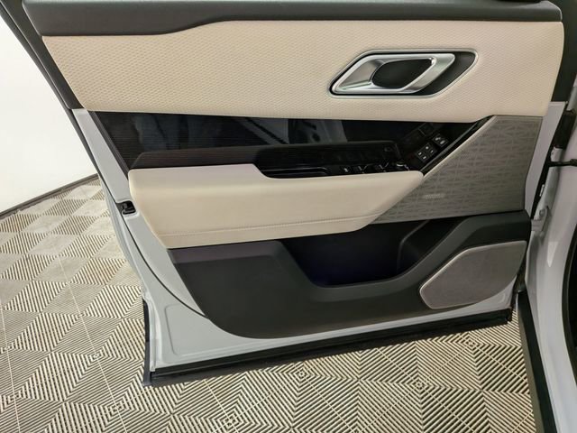 Used 2019 Land Rover Range Rover Velar R-Dynamic SE image 15