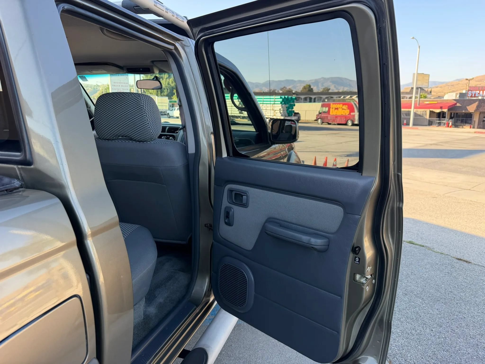 Used 2002 Nissan Frontier SE AWD/4WD image 19