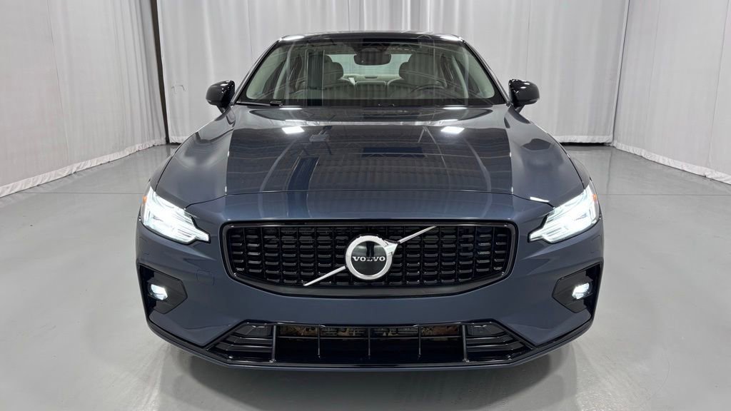 Certified 2024 Volvo S60 B5 Core w/ Climate Package AWD/4WD image 3