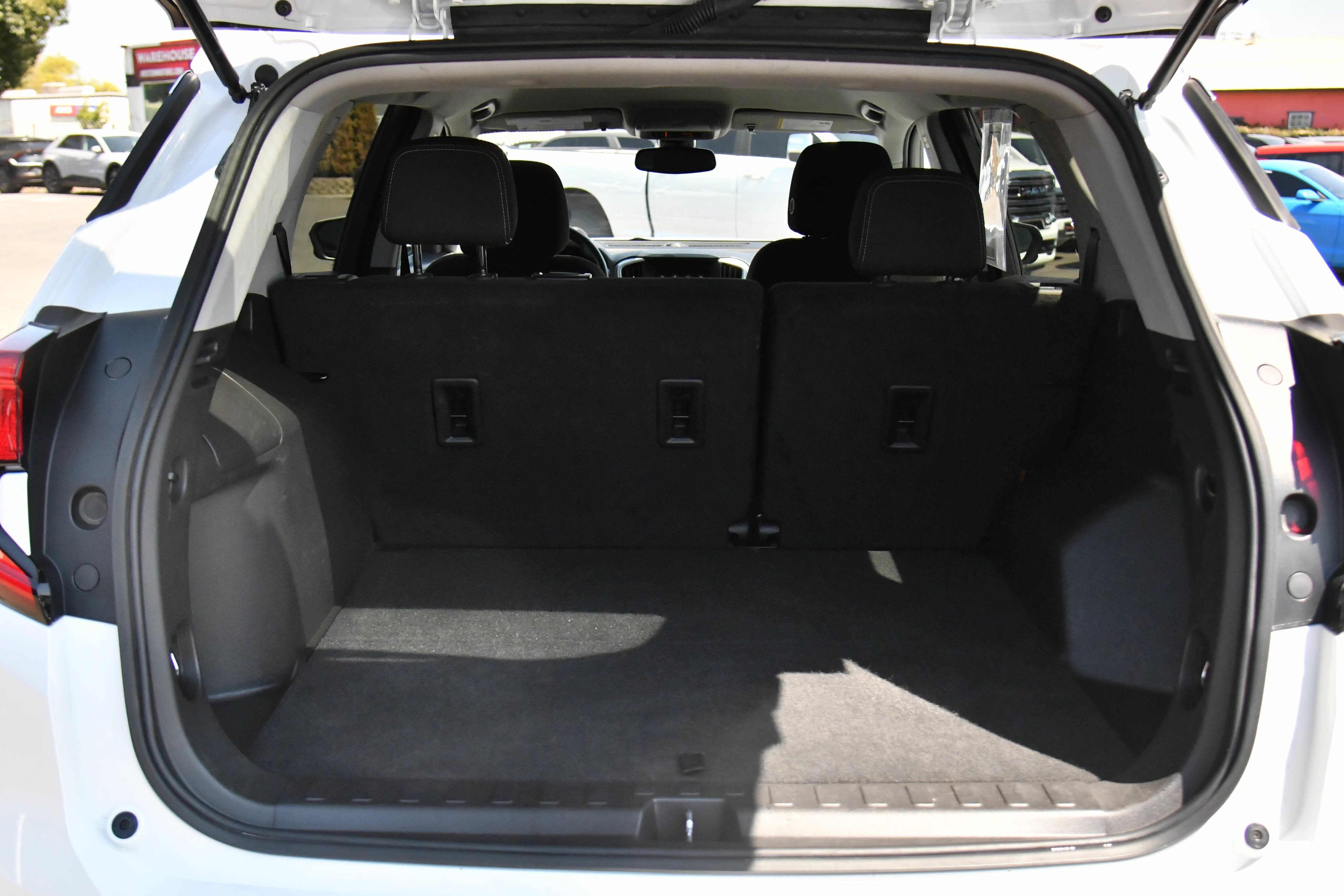Used 2024 GMC Terrain SLE FWD image 36