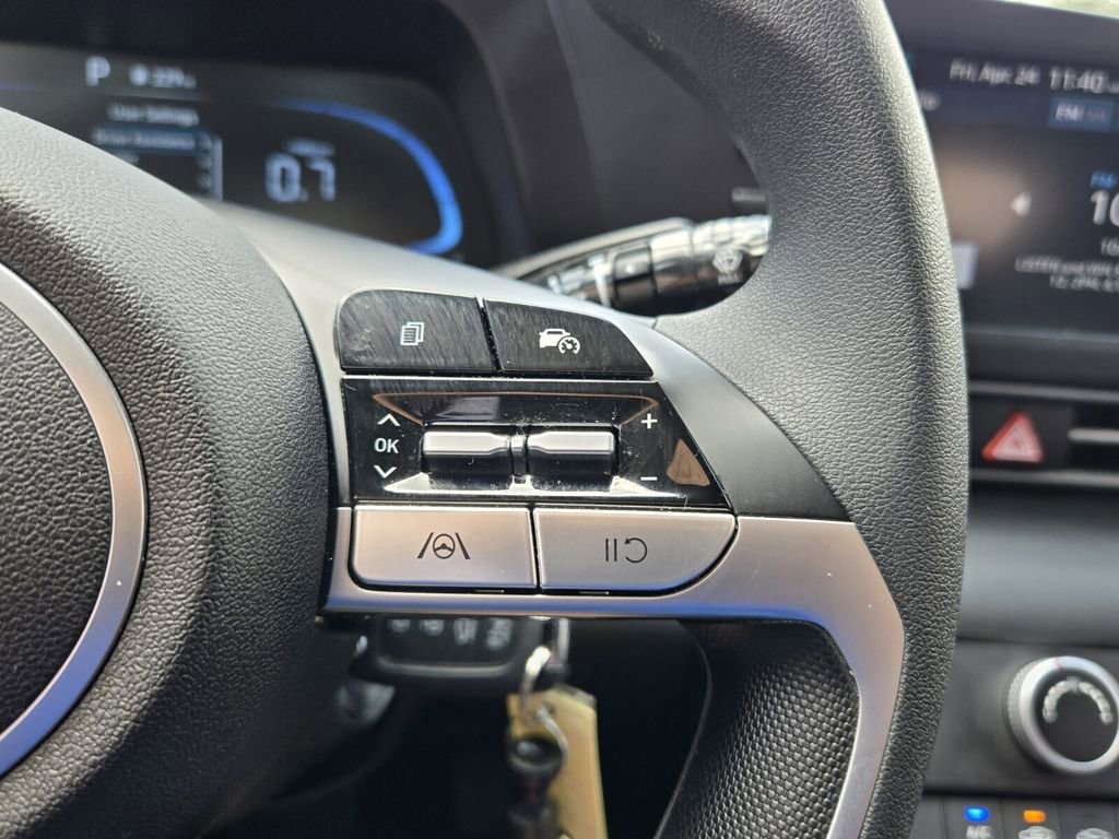 Certified 2025 Hyundai Elantra SE FWD image 23