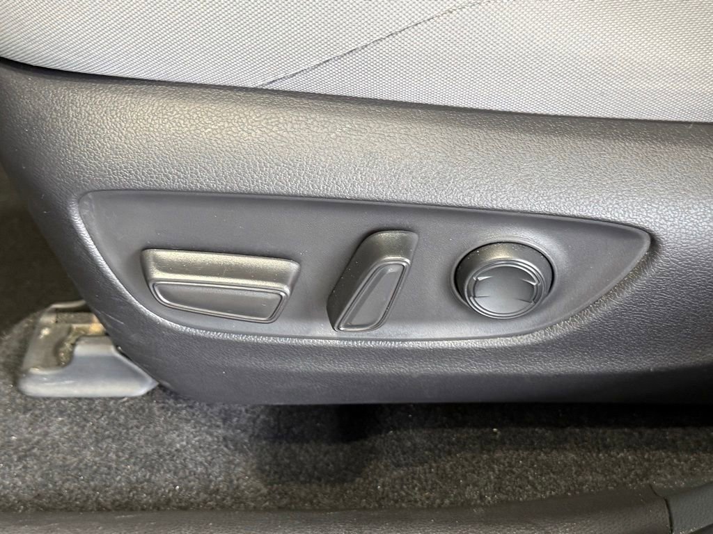 Certified 2021 Toyota Venza LE w/ Carpet Mat Package (TMS) image 19