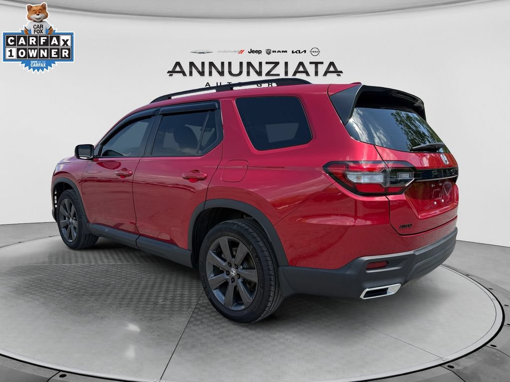 Used 2025 Honda Pilot Sport image 3