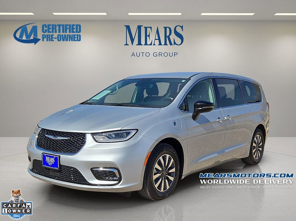 Used 2024 Chrysler Pacifica Select