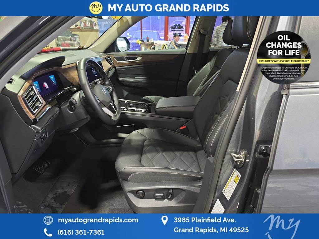 Used 2025 Volkswagen Atlas SE image 9