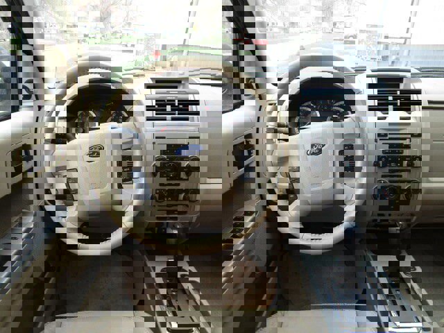 Used 2010 Ford Escape XLT image 12