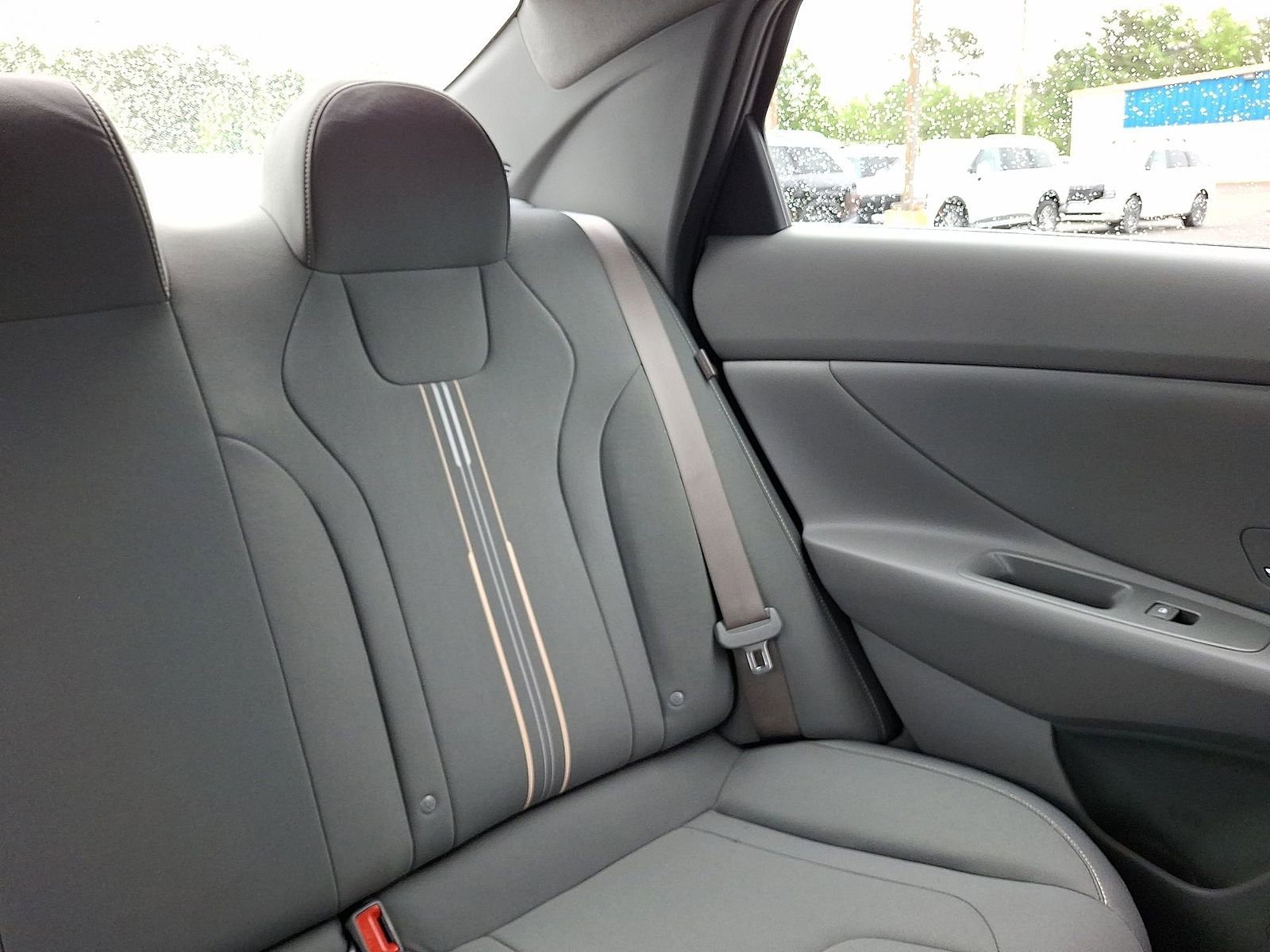 Used 2025 Hyundai Elantra Hybrid FWD image 14