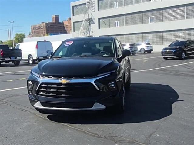Certified 2025 Chevrolet Blazer LT image 3