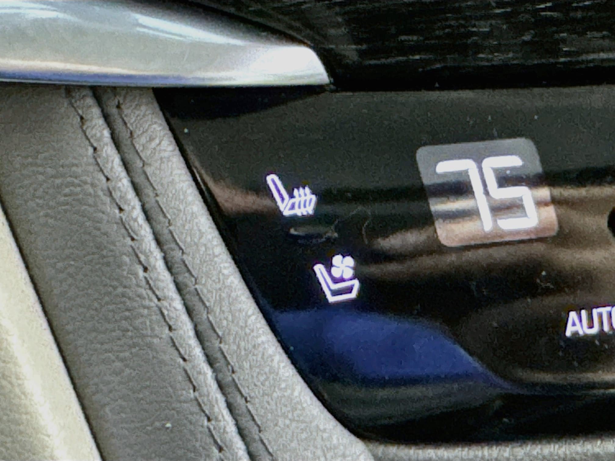 Used 2021 Cadillac XT6 Premium Luxury AWD/4WD image 4