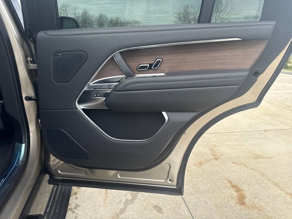 New 2026 Land Rover Range Rover Long Wheelbase SE image 17