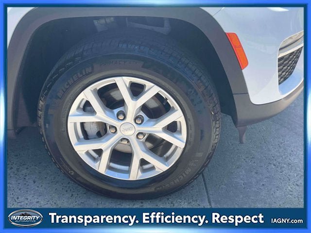 Used 2023 Jeep Grand Cherokee Limited AWD/4WD image 8