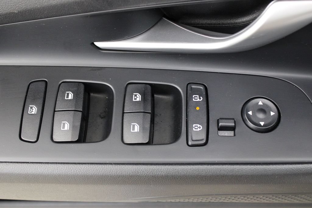 Used 2025 Hyundai Elantra SEL FWD image 19