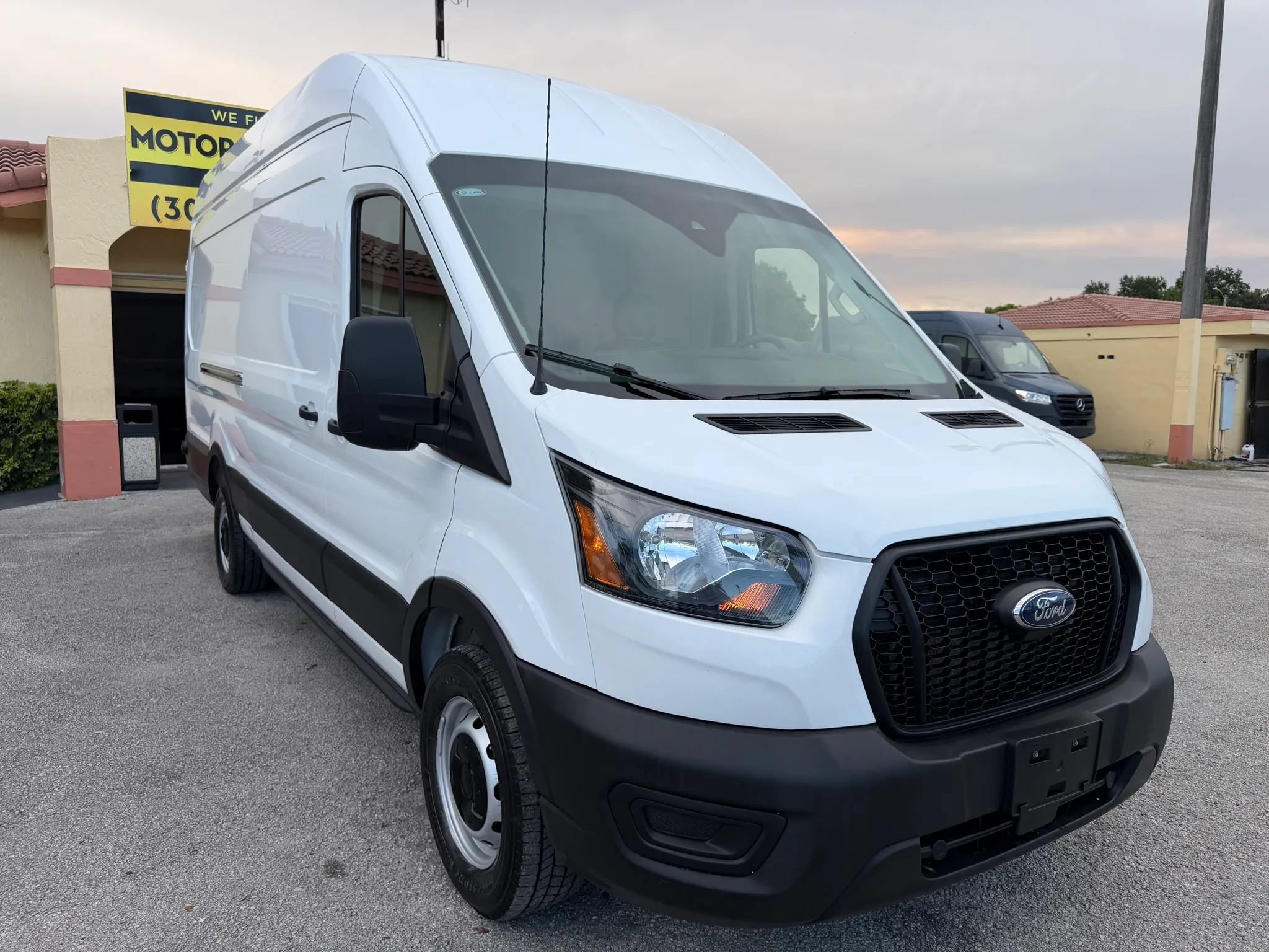 Used 2025 Ford Transit 250 148 High Roof Extended RWD image 9