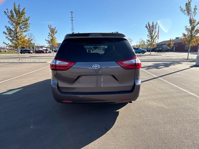 Used 2017 Toyota Sienna XLE w/ XLE Navigation Package AWD/4WD image 4