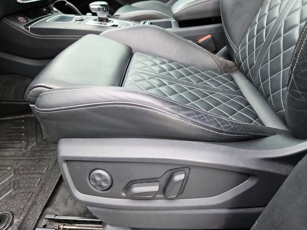 Used 2018 Audi SQ5 Premium Plus w/ Navigation Package image 26