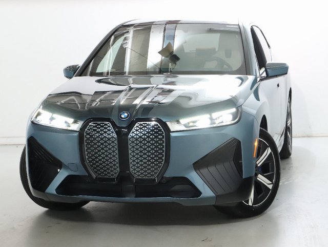 Used 2024 BMW iX xDrive50 w/ Premium Package AWD/4WD image 3
