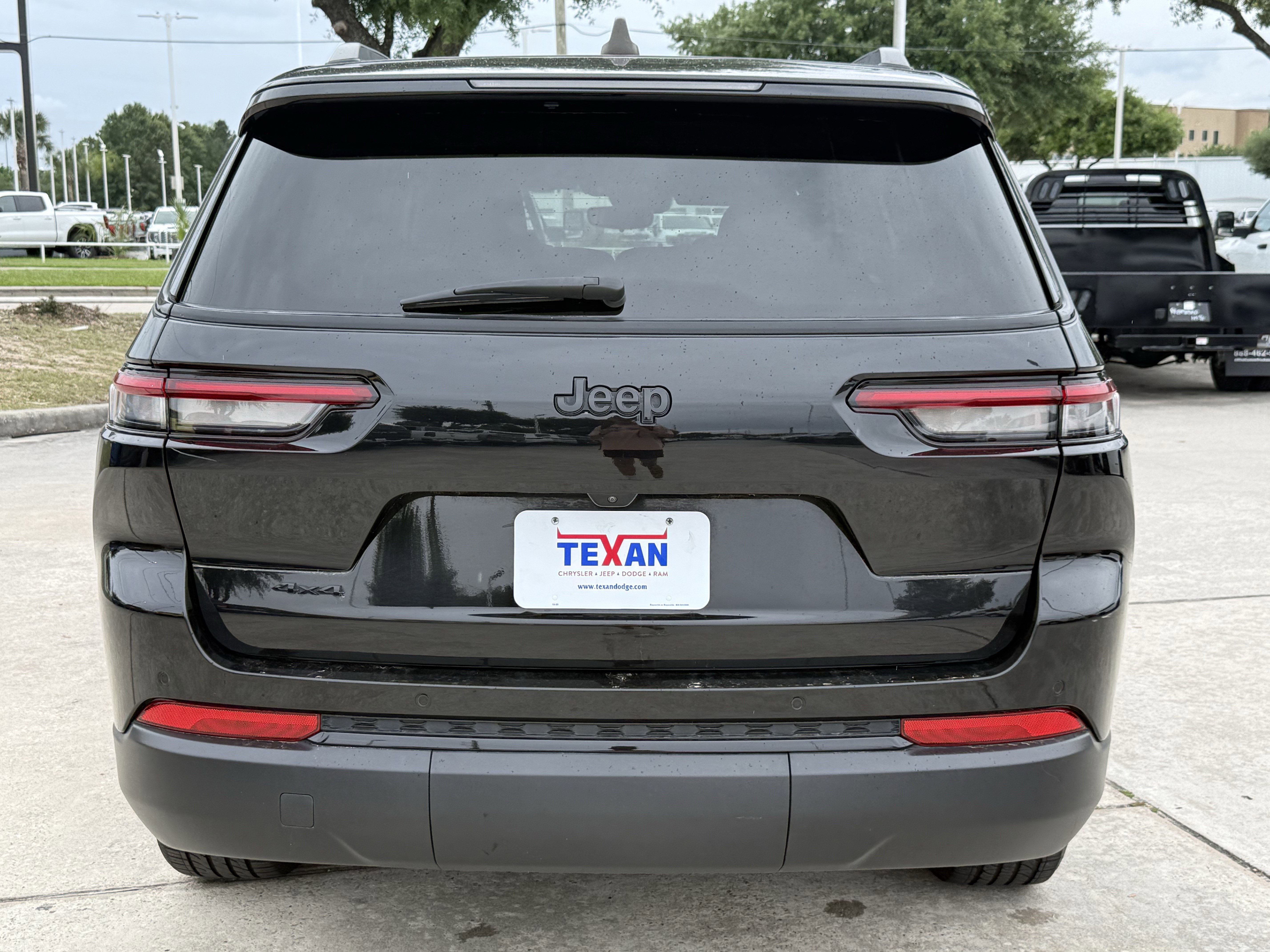 Used 2023 Jeep Grand Cherokee L Laredo AWD/4WD image 6