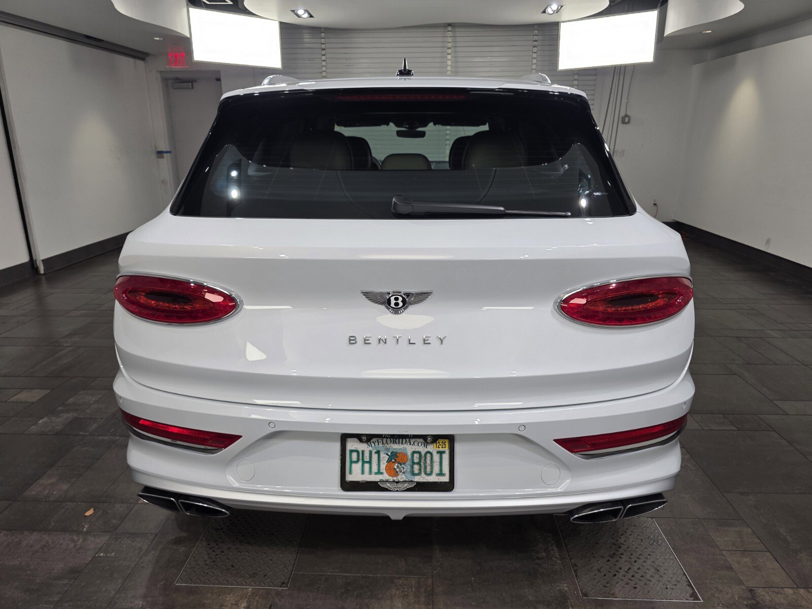 Used 2024 Bentley Bentayga Extended Wheelbase image 5