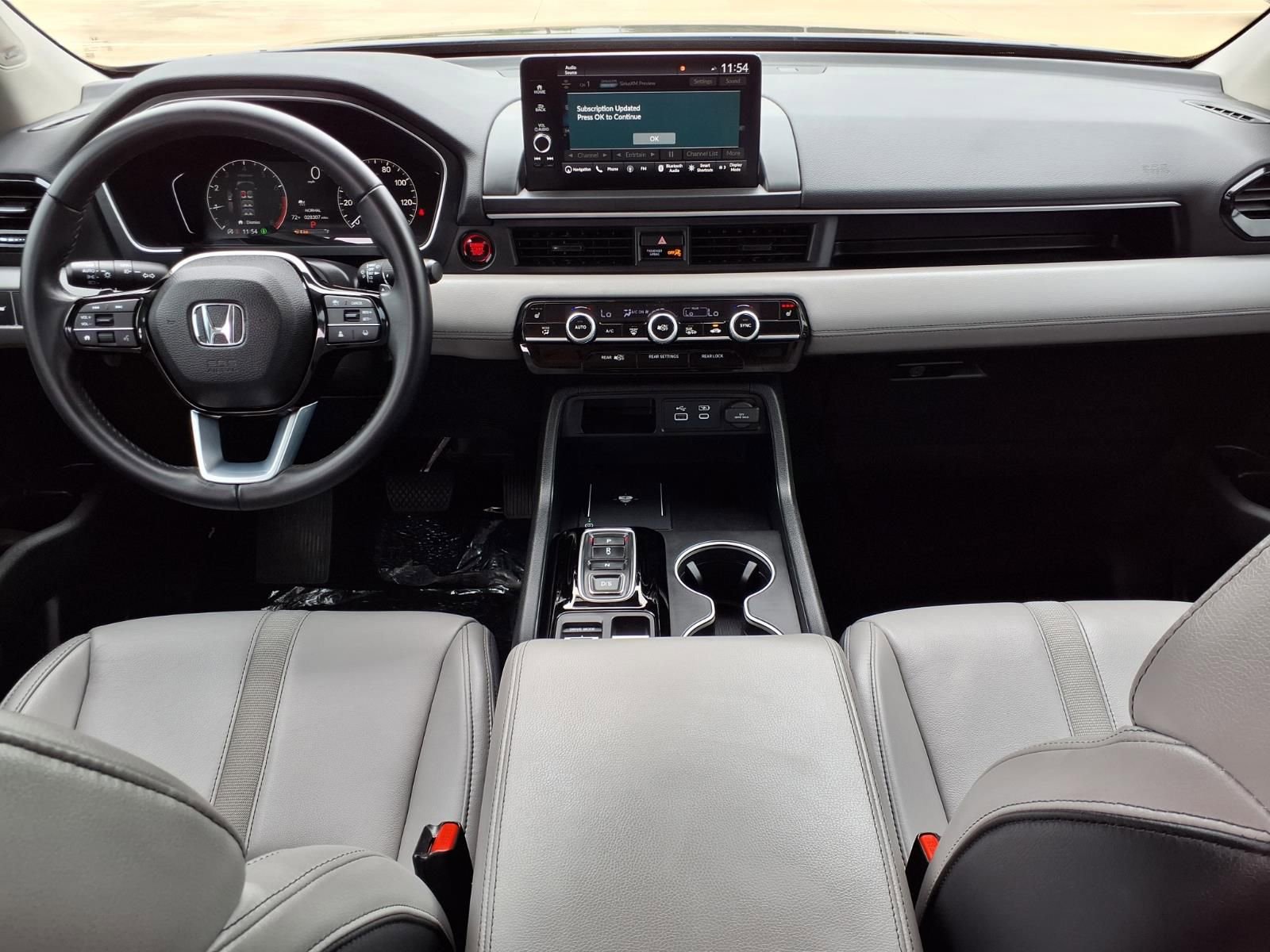 Used 2025 Honda Pilot Touring image 9
