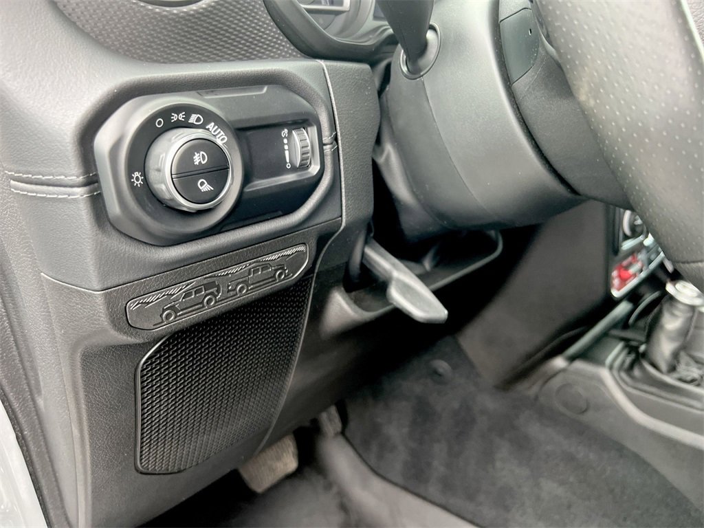 Used 2024 Jeep Gladiator Mojave w/ Safety Group image 16