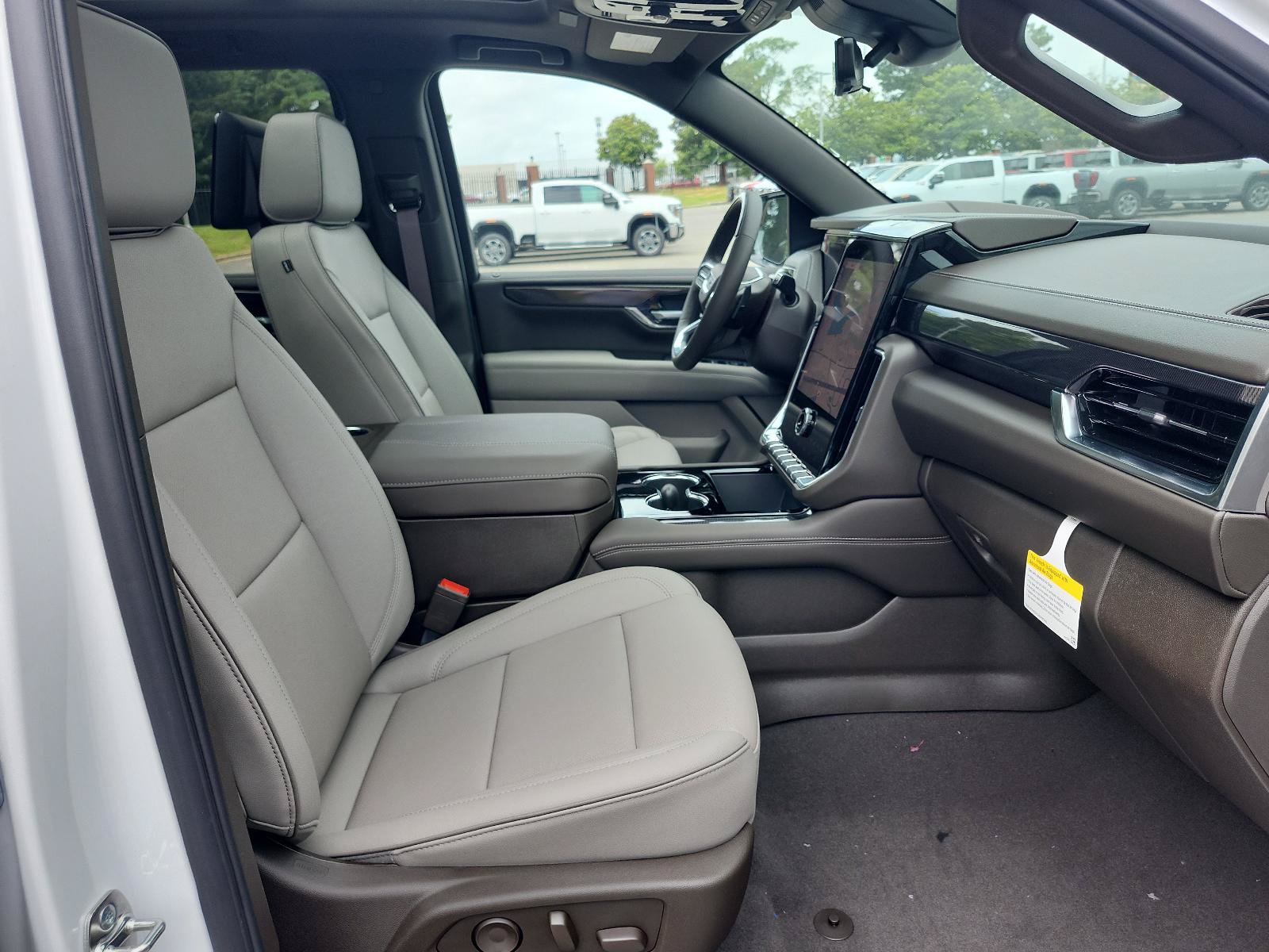 New 2026 GMC Yukon XL Elevation w/ Elevation Premium Package RWD image 12